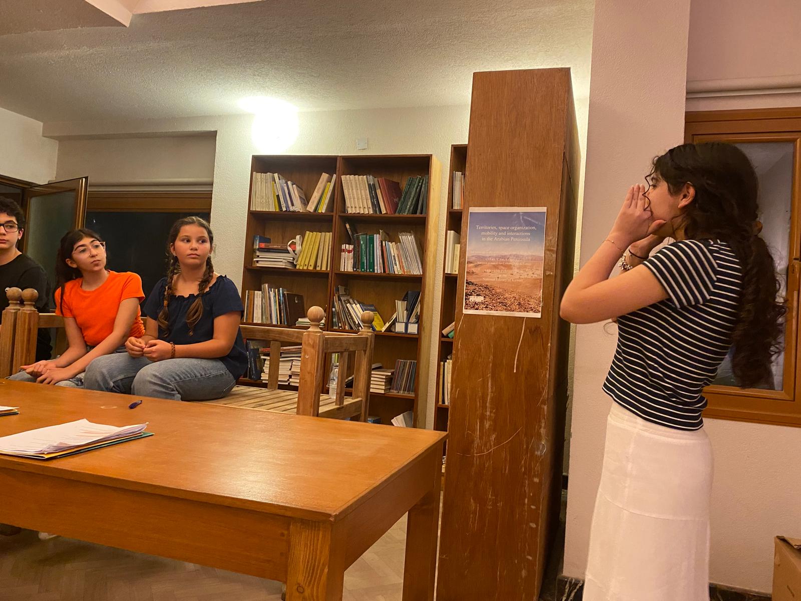 Maria, mains porte voix, Papier, Encre, Presse